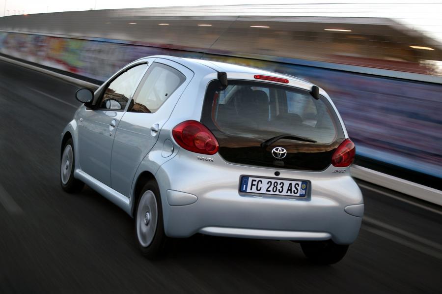  Toyota Aygo 2005 года  (фото 35 из 102)